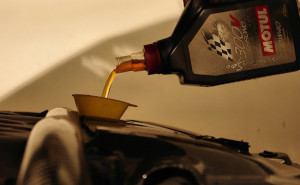 Как часто менять масло в двигателе?